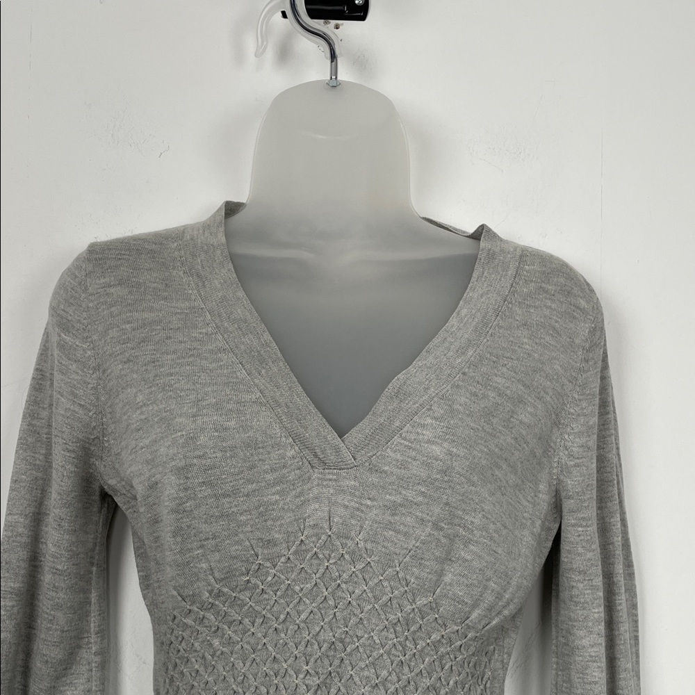 White House Black Market Silk Cashmere Gray Babydoll Smocked Women L V Neck Top - Picture 3 of 7